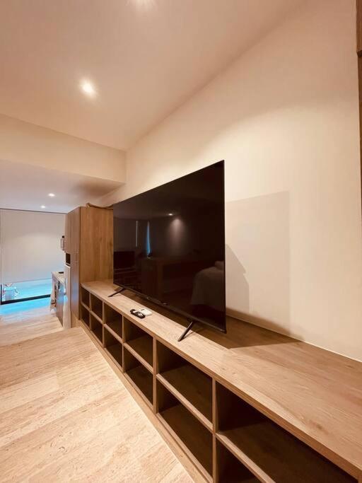 Gran Estudio A Unas Cuadras De La Playa Apartamento *